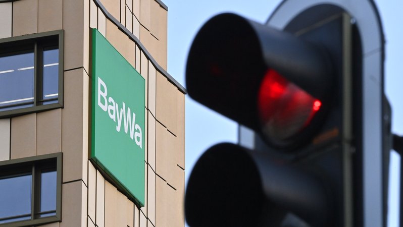 BayWa-Logo an der Konzernzentrale in Mümchen. | Bild: picture alliance / Sven Simon BayWa-Logo an der Konzernzentrale in Mümchen.