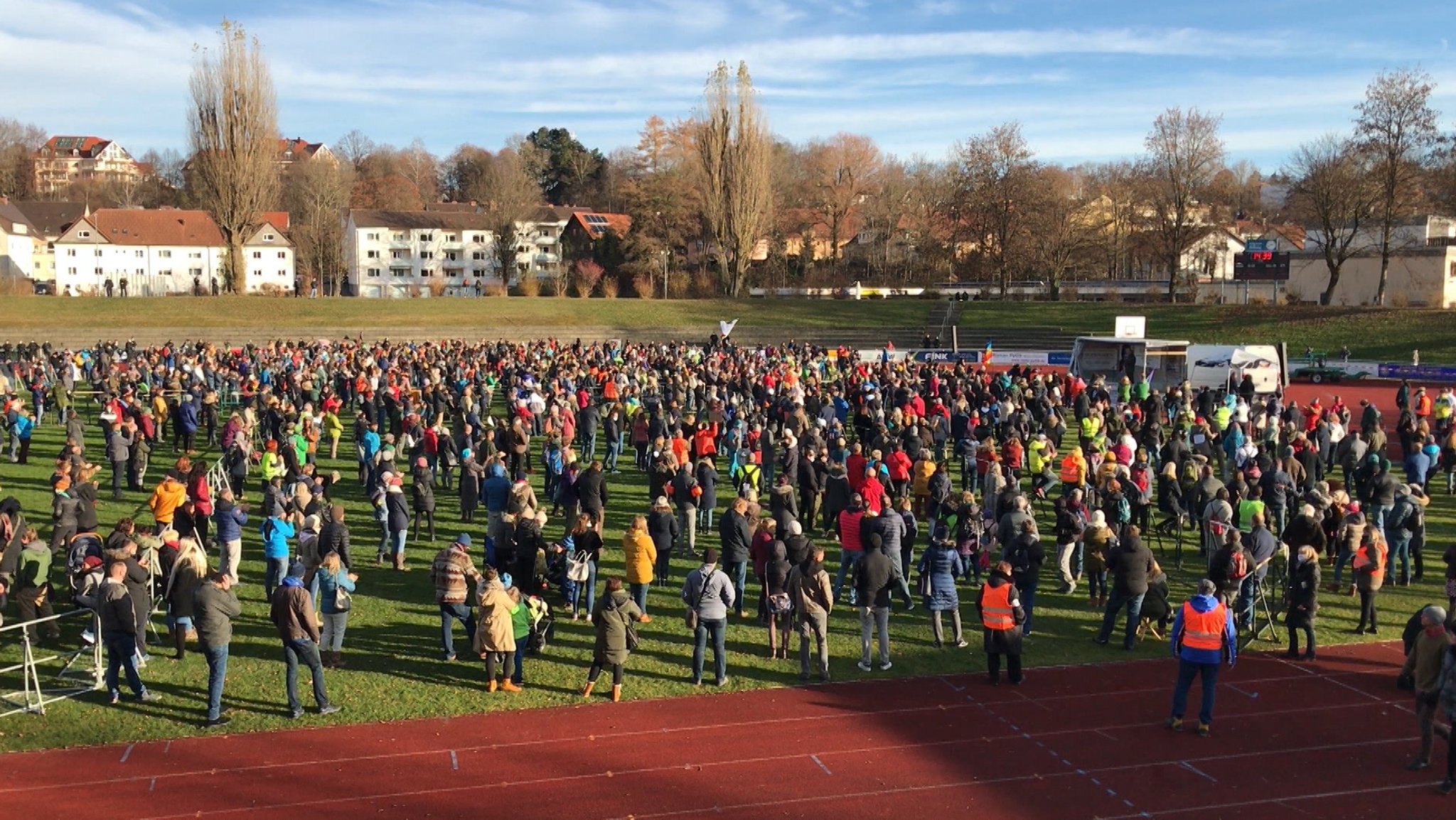 Demonstration im Illerstadion in Kempten