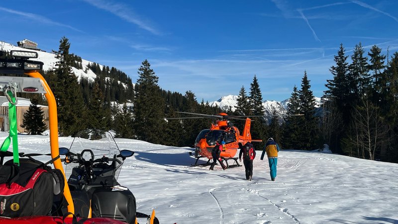 Die Oberstdofer Skiwacht muss regelmäßig Hubschrauber anfordern. | Bild: Katharina Reichart / BR.de Die Oberstdofer Skiwacht muss regelmäßig Hubschrauber anfordern.