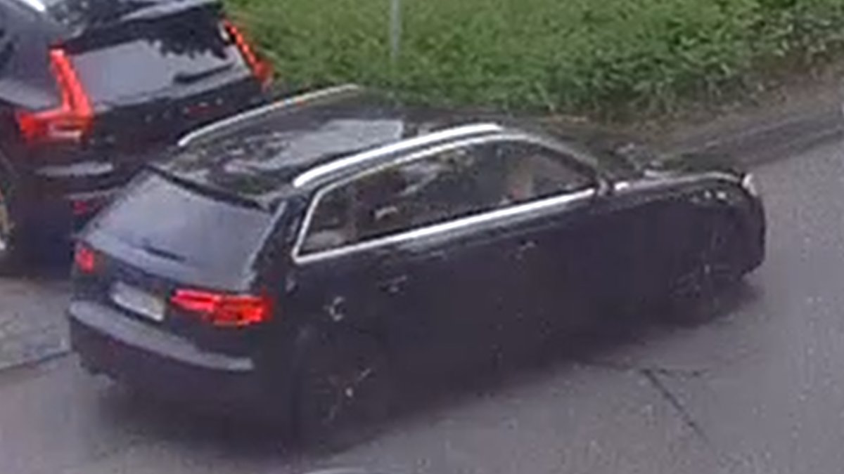 In diesem Audi mit schwarzen Felgen soll der mutmaßliche Täter geflohen sein.