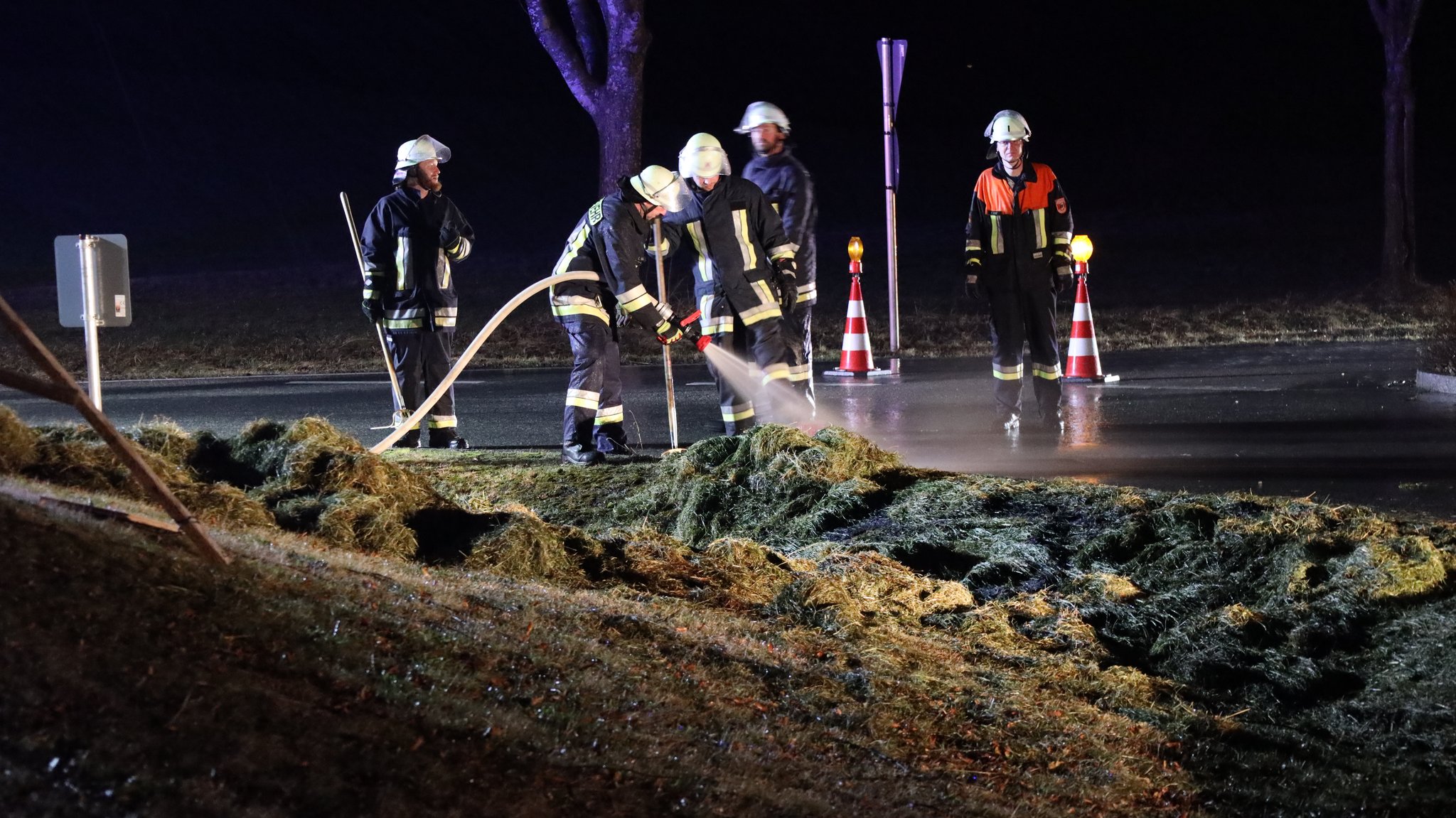 Protest gegen Ampelregierung: Brennende Heuballen im Allgäu 