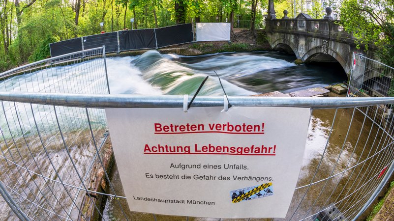Sperrung an der Eisbach-Welle | Bild: Bayerischer Rundfunk 2025 Sperrung an der Eisbach-Welle