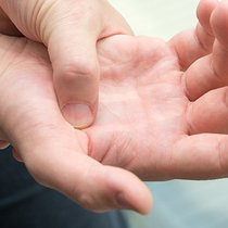 Polyneuropathie: Was hilft gegen die Nervenschmerzen? | Bild: picture-alliance.com