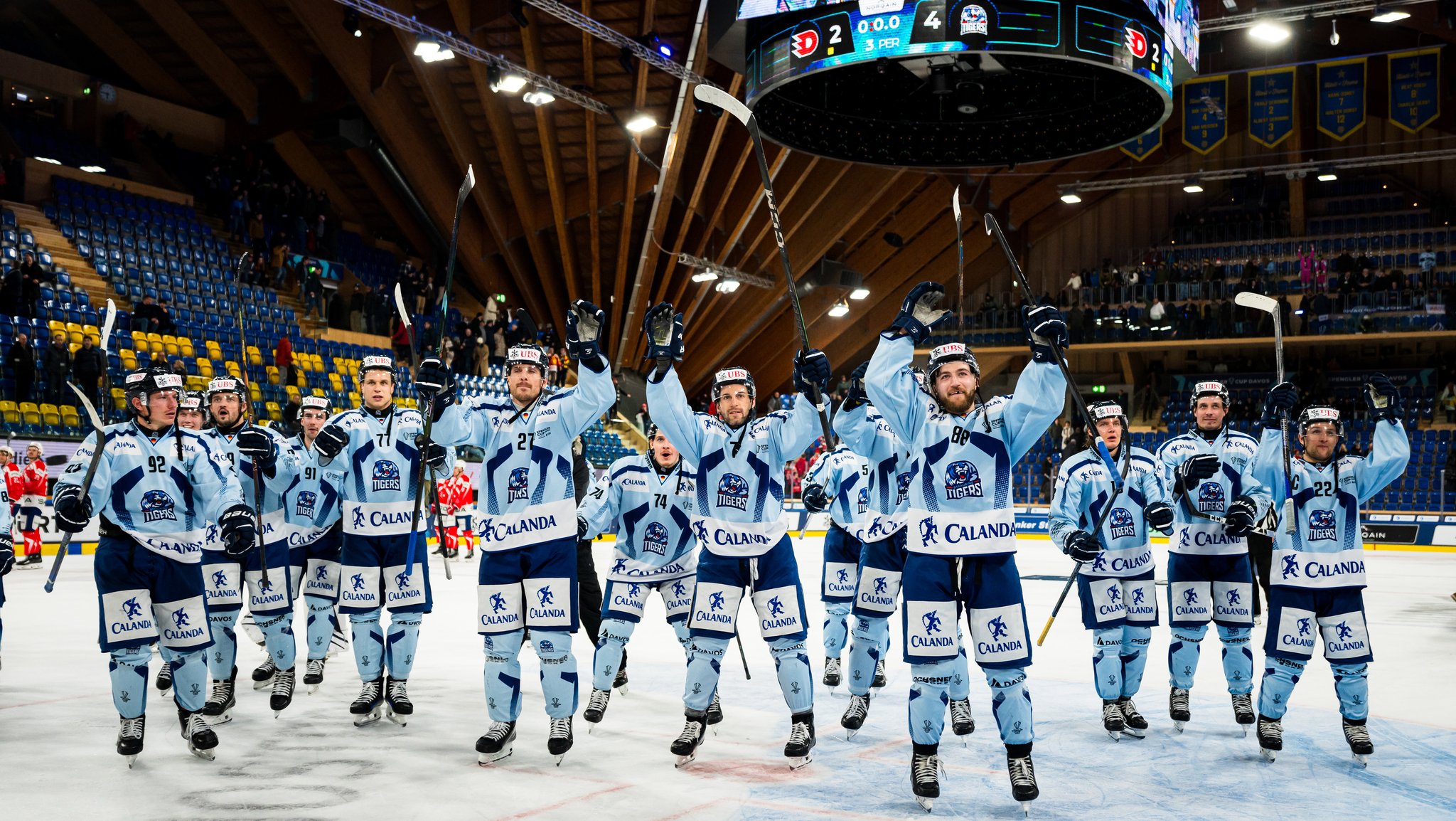 Straubing Tigers gewinnen ihr erstes Spengler-Cup-Spiel