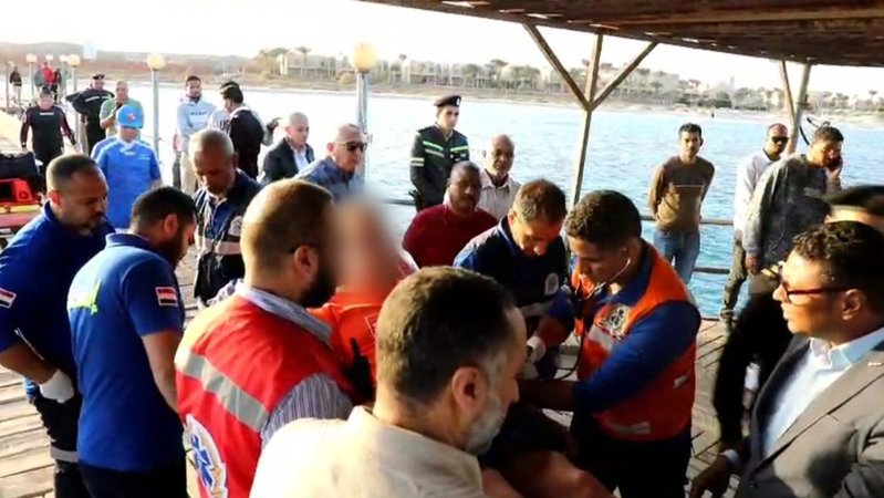 Vor der ägyptischen Küste ist am Montag ein Touristen-Boot gesunken. Einige Menschen werden noch vermisst, auch Personen aus München. | Bild: XinHua/dpa Vor der ägyptischen Küste ist am Montag ein Touristen-Boot gesunken. Einige Menschen werden noch vermisst, auch Personen aus München.