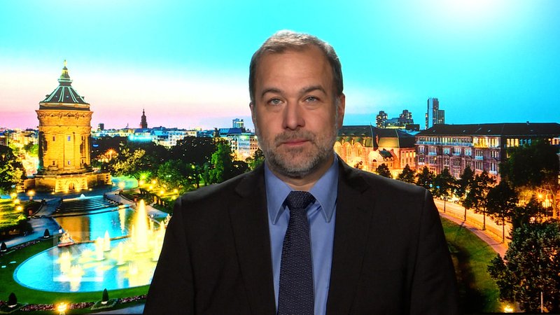 ARD-Rechtsexperte Christoph Kehlbach zum Hamas-Verbot | Bild: Bayerischer Rundfunk 2023 ARD-Rechtsexperte Christoph Kehlbach zum Hamas-Verbot