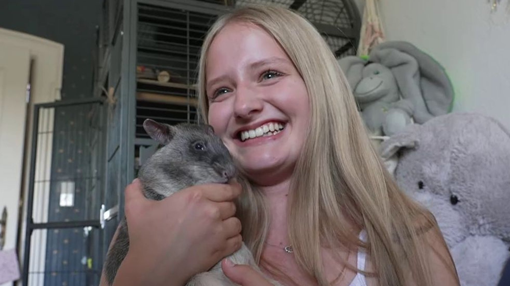 Amanda und ihre Ratte Bubi in Bamberg | Bild: BR Amanda und ihre Ratte Bubi in Bamberg