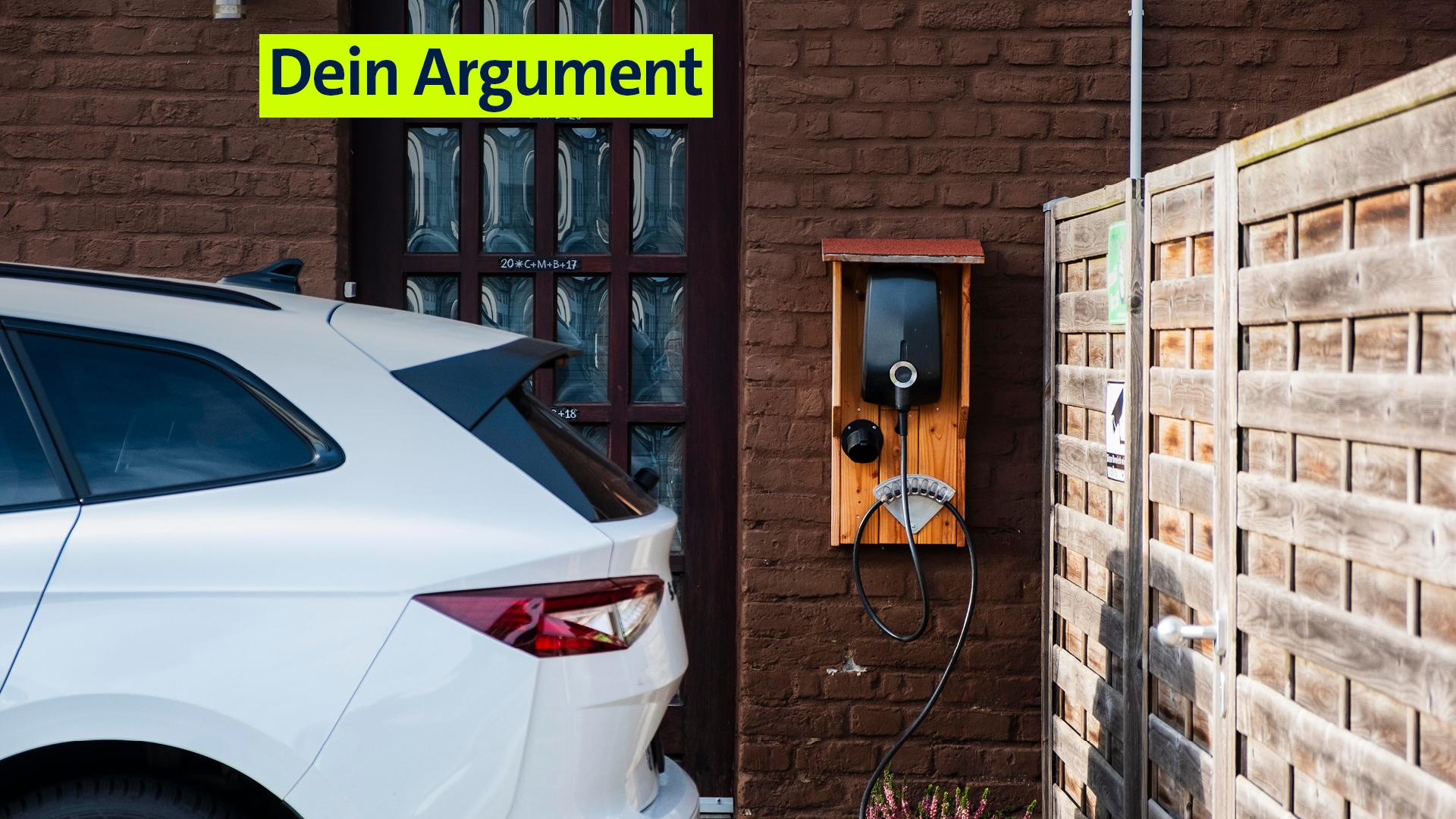 Elektroauto vor einer Wallbox