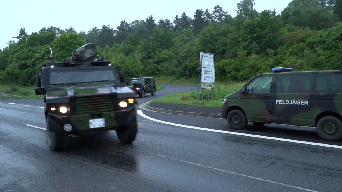 Bundeswehr-Konvoi ist mit dem Ziel Bad Reichenhall in Hammelburg gestartet.
