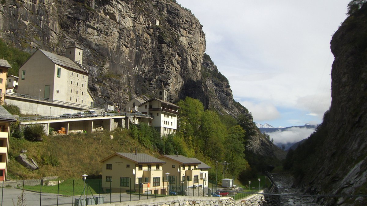 Das Dorf Gondo am Simplonpass im Schweizer Kanton Wallis