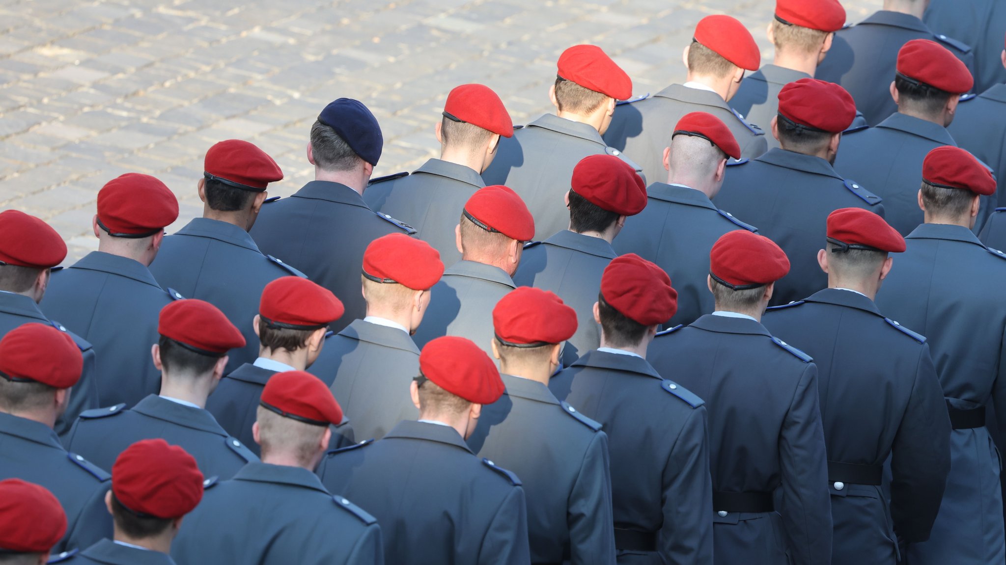 Bundeswehr: Wirbel um Genehmigungspflicht für Auslandsreisen
