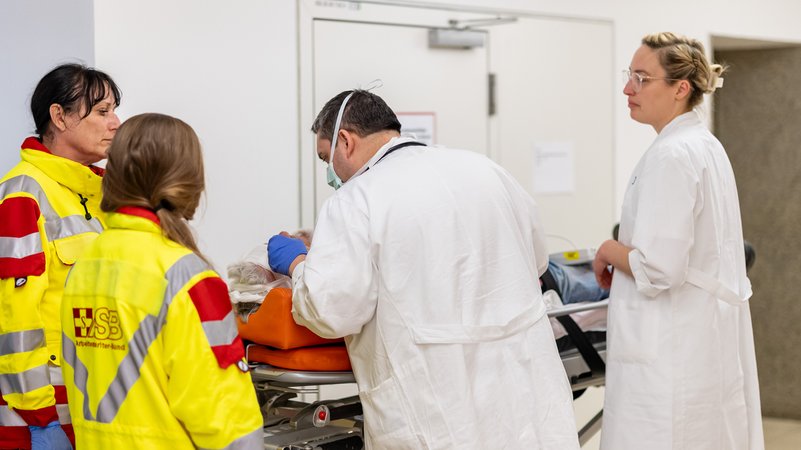 Symbolbild: Katastrophenschutzübung am Universitätsklinikum Erlangen vom | Bild: picture alliance/dpa | Daniel Karmann Symbolbild: Katastrophenschutzübung am Universitätsklinikum Erlangen vom