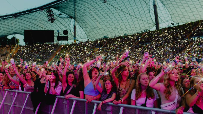 Impressionen vom Superbloom Festival 2024 im Olympiapark München. | Bild: BR/Vera Johannsen Impressionen vom Superbloom Festival 2024 im Olympiapark München.