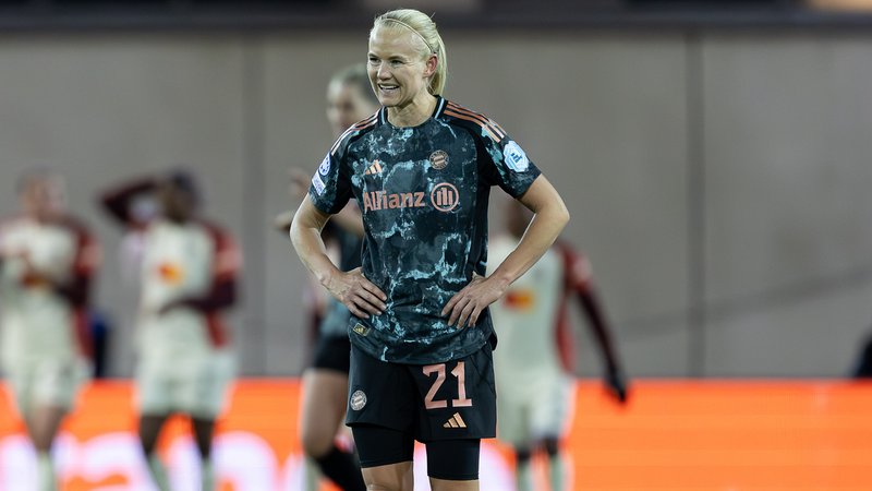 Pernille Harder hadert | Bild: picture-alliance / dpa Pernille Harder hadert