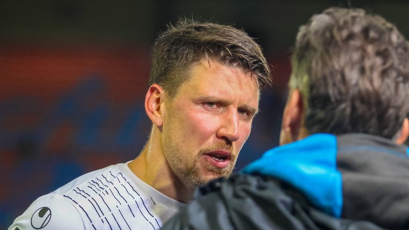 René Vollath nach dem Spiel am BR-Mikrofon | Bild: picture-alliance/dpa René Vollath nach dem Spiel am BR-Mikrofon