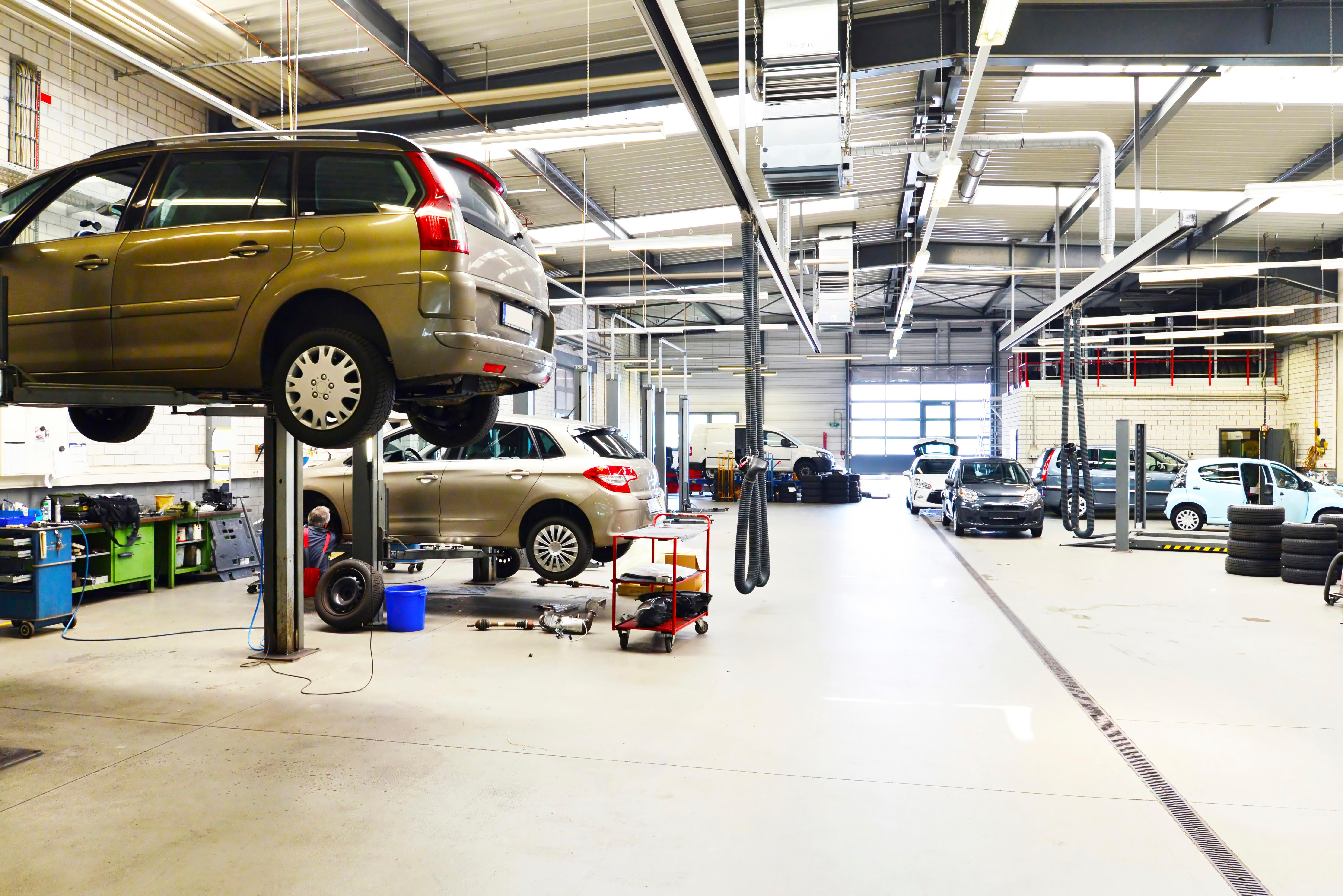 Blick in eine Autowerkstatt