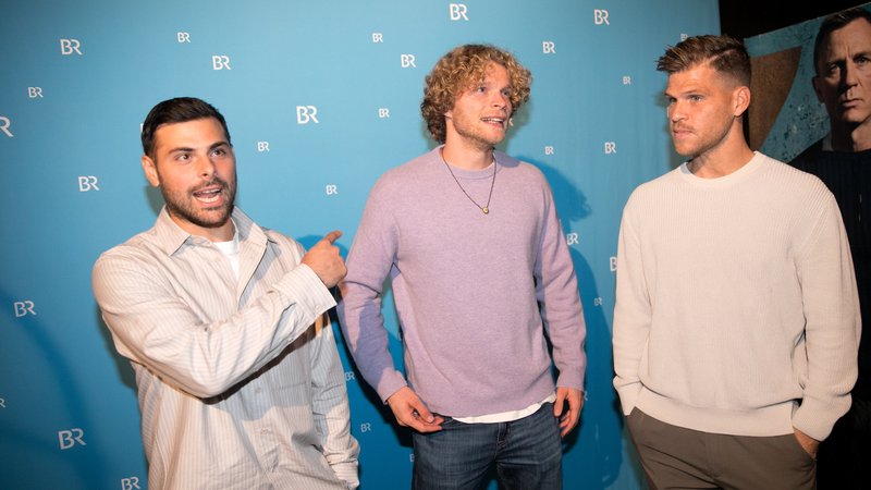 Aktuelle Spieler von links: Kevin Volland, Jesper Verlaat und Florian Niederlechner | Bild: picture alliance / SZ Photo | Florian Peljak Aktuelle Spieler von links: Kevin Volland, Jesper Verlaat und Florian Niederlechner