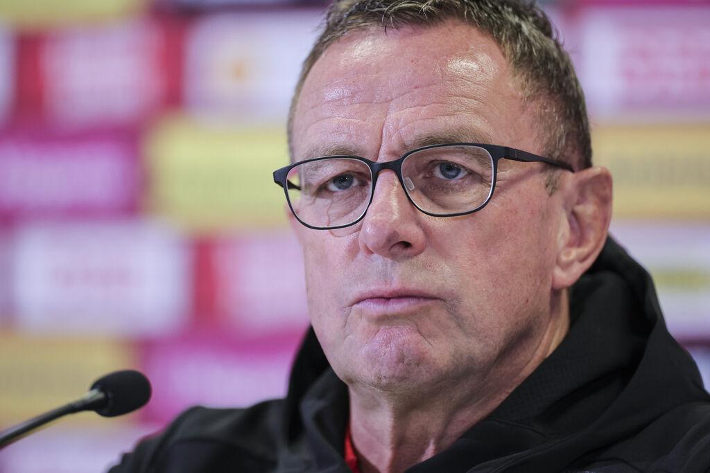 ARCHIV - 20.11.2023, NA, Wien: Fußball: Nationalmannschaft, vor dem Länderspiel in Wien, Abschlusspressekonferenz Österreich im Ernst-Happel-Stadion. Trainer Ralf Rangnick spricht auf der Pressekonferenz. Der ÖFB-Coach wird von den Bayern umworben, hat aber offenbar Zweifel, ob er nach München wechseln soll. (zu dpa: «Bericht: Rangnick-Zweifel an Trainerjob beim FC Bayern») Foto: Christian Charisius/dpa +++ dpa-Bildfunk +++