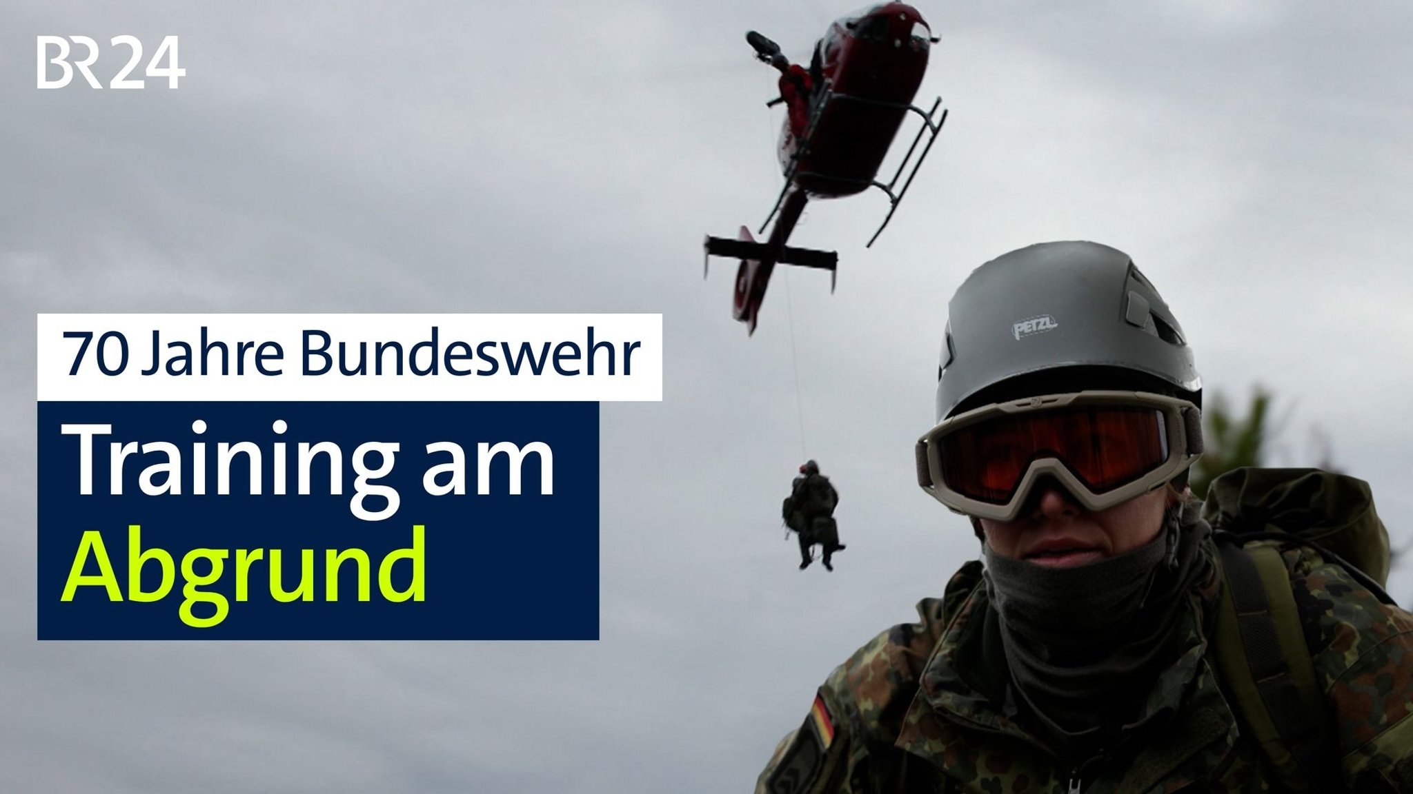 Zu sehen ist ein Helikopter, im Vordergrund Sophie mit Helm und Skibrille.
