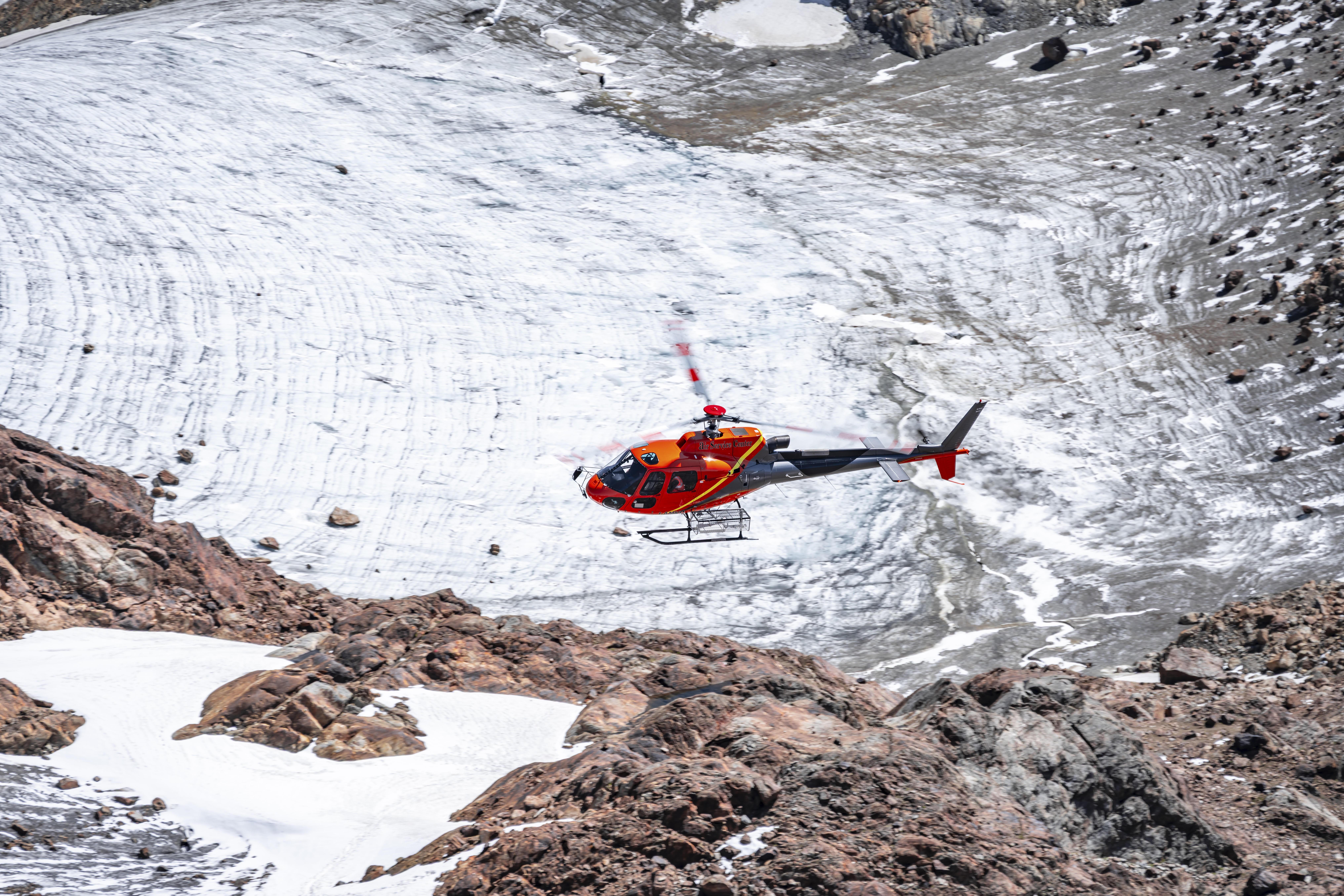 Symbolbild: Helikopter in den Südtiroler Bergen