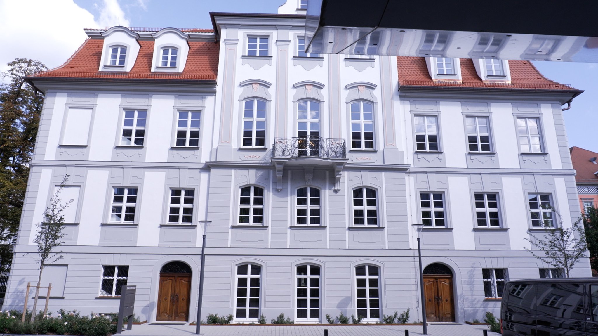 Von außen: Das sanierte Schaezler-Gartenhaus in Augsburg