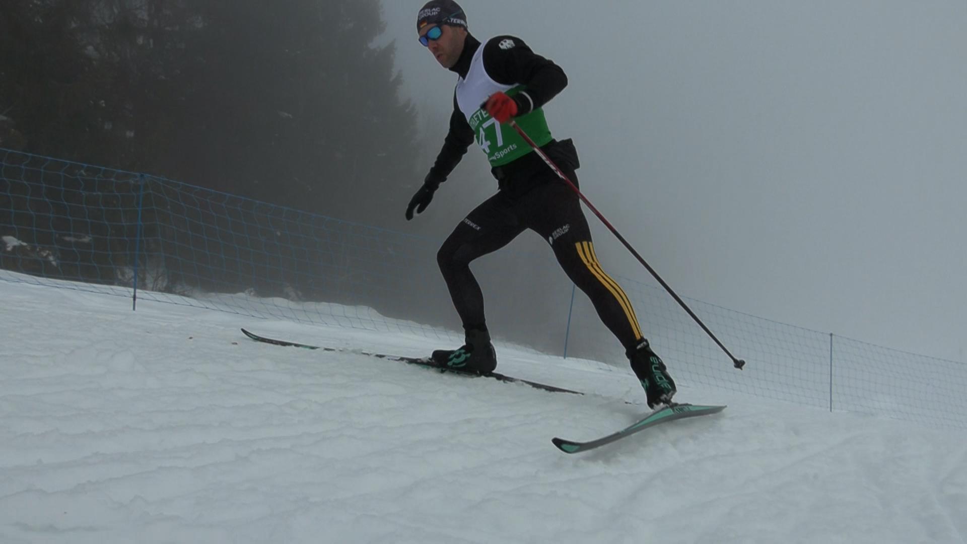 Mit dabei ist auch der Langläufer Max Weidner aus Neureichenau. Seine rechte Hand ist verstümmelt.