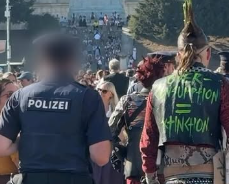 Screenshot aus dem Video der Rap-Gruppe "Dicht & Ergreifend" auf Instagram. | Bild:Instagram/Dichtundergreifend