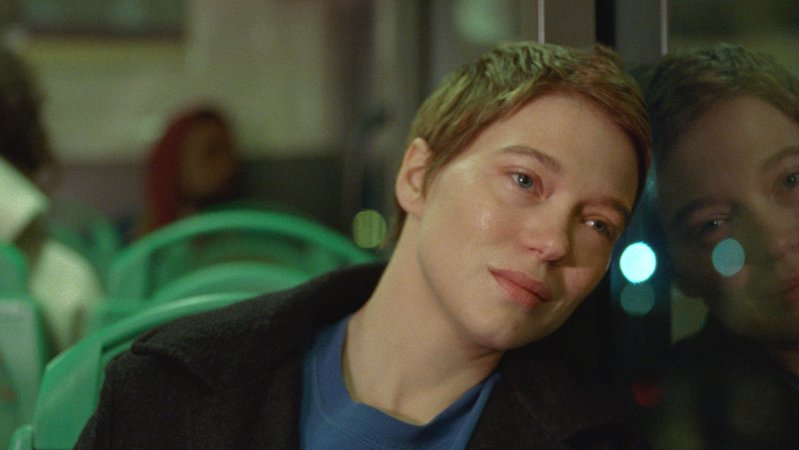 Eine traurig blickende Frau mit Kurzhaarschnitt: Léa Seydoux in "An einem schönen Morgen".