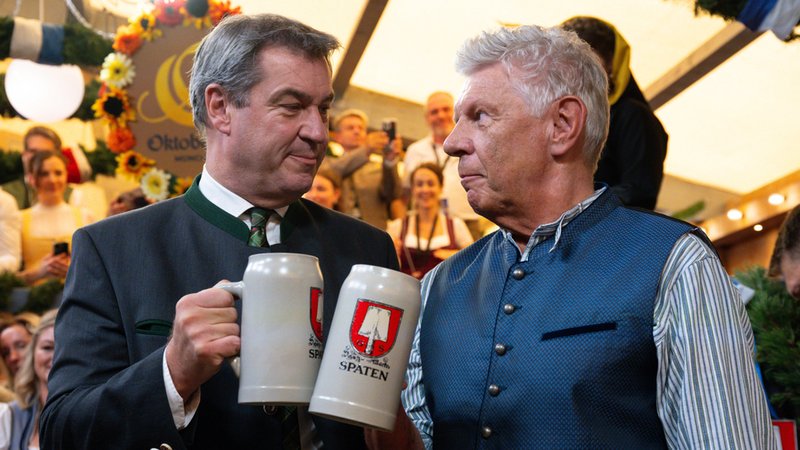 Die Wiesn als Wahlkampfveranstaltung? Ministerpräsident Markus Söder (CSU) testete beim Anstich die Grenzen und erhält Kritik.