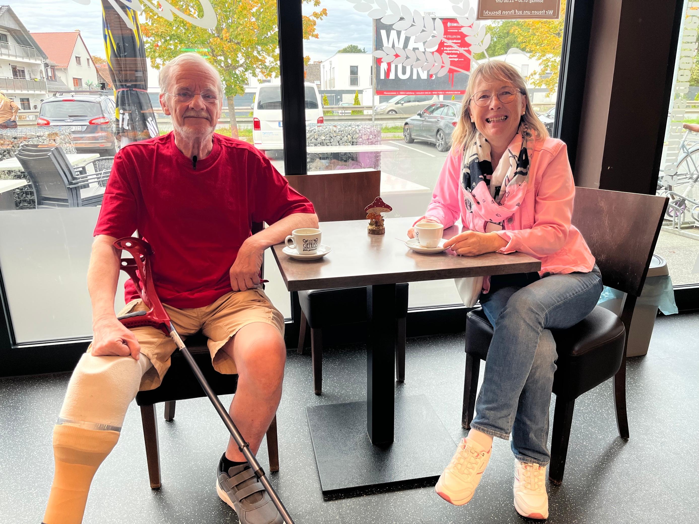 Peter Straube und Alltags-Begleiter-Erfinderin Jutta Massl