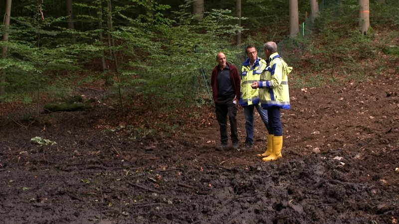 Die Hansgörgl-Quelle wird inspiziert. | Bild: BR Die Hansgörgl-Quelle wird inspiziert.