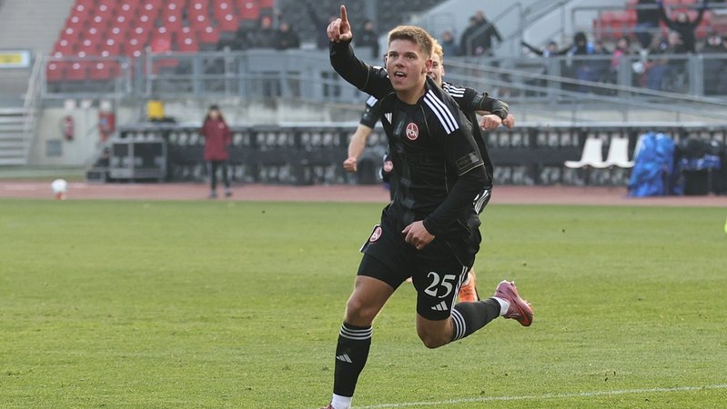 Es geht nach oben beim 1. FC Nürnberg: Torschütze Finn Ole Becker. | Bild: picture-alliance / dpa Es geht nach oben beim 1. FC Nürnberg: Torschütze Finn Ole Becker.