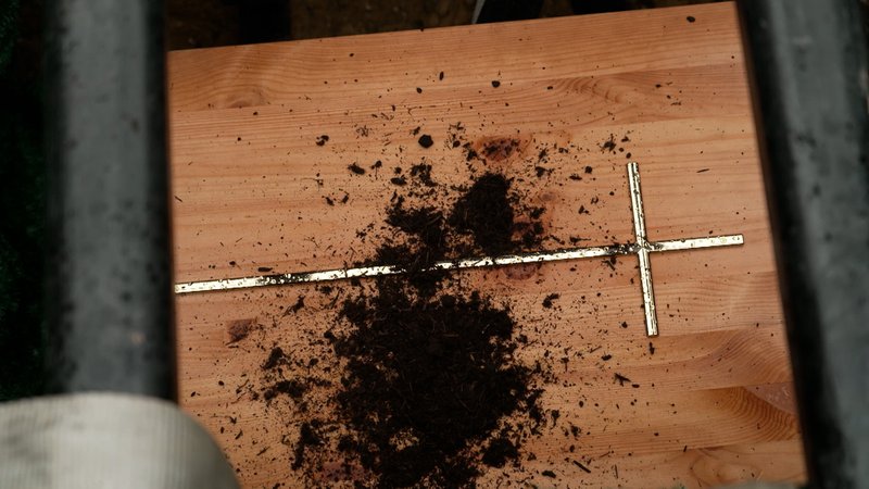 Die Menschen werden immer mobiler, ziehen öfter um. Und wollen dann auch ihre verstorbenen Angehörigen in ihrer Nähe wissen. | Bild: BR Die Menschen werden immer mobiler, ziehen öfter um. Und wollen dann auch ihre verstorbenen Angehörigen in ihrer Nähe wissen.