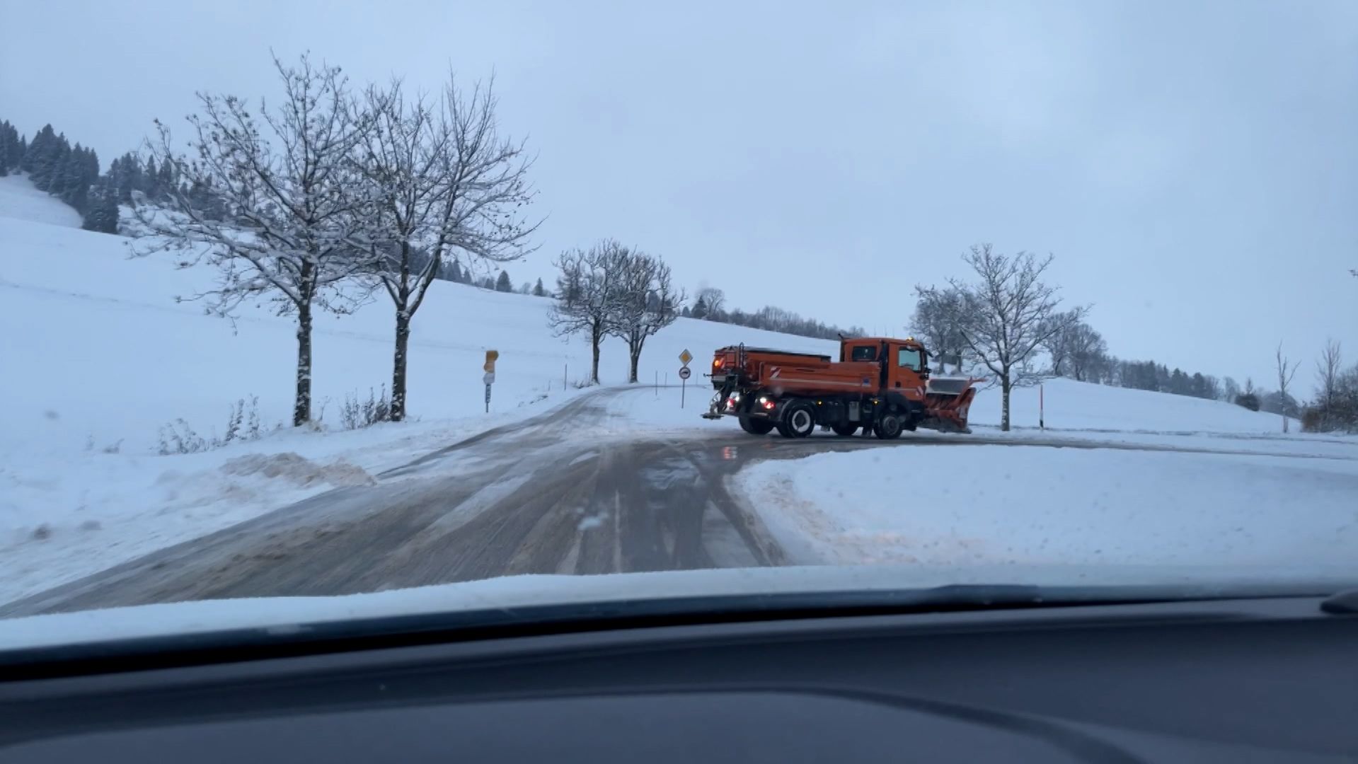 schneeunfalle in schwaben 19 jahrige getotet br24