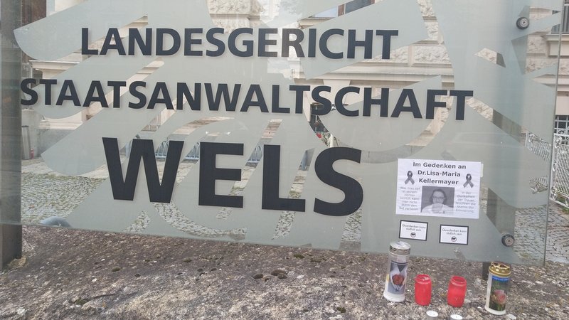 Im Prozess um den Suizid einer jungen österreichischen Ärztin ist ein deutscher Corona-Maßnahmen-Gegner freigesprochen worden. | Bild: picture alliance / VERENA LEISS / APA / picturedesk.com | VERENA LEISS Im Prozess um den Suizid einer jungen österreichischen Ärztin ist ein deutscher Corona-Maßnahmen-Gegner freigesprochen worden.