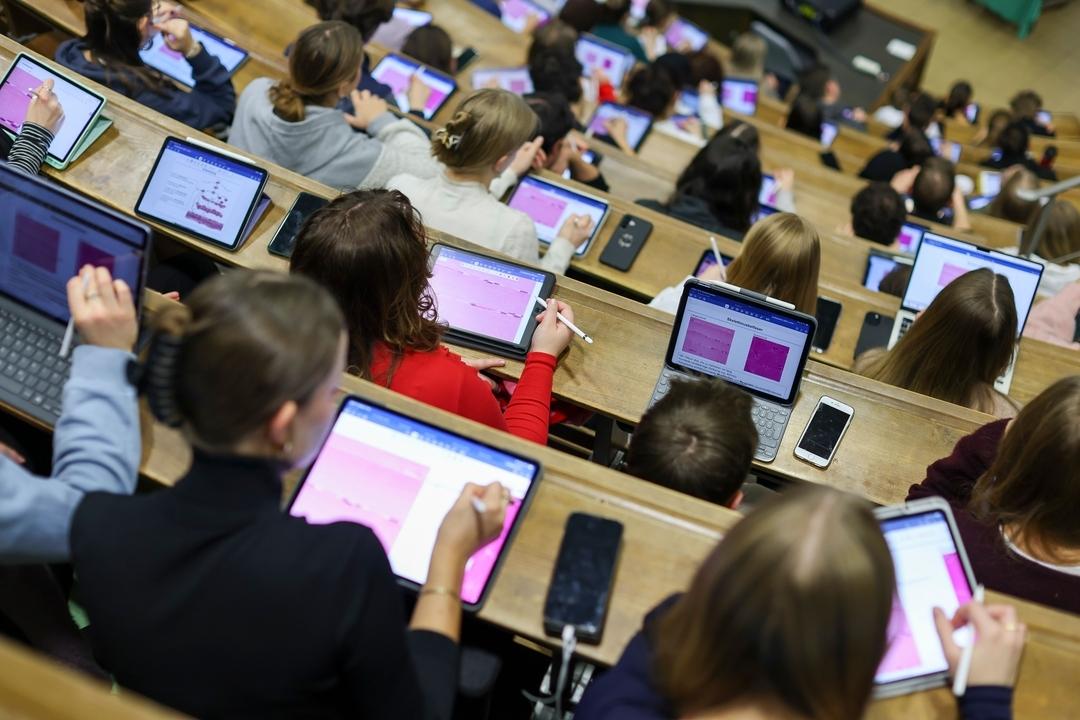 (Symbolbild) Studierende in einem Hörsaal