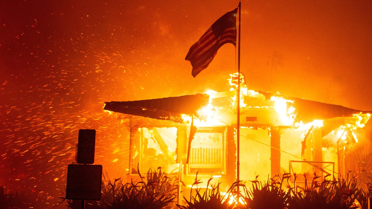 Los Angeles: Zehntausende Menschen fliehen vor Großbränden