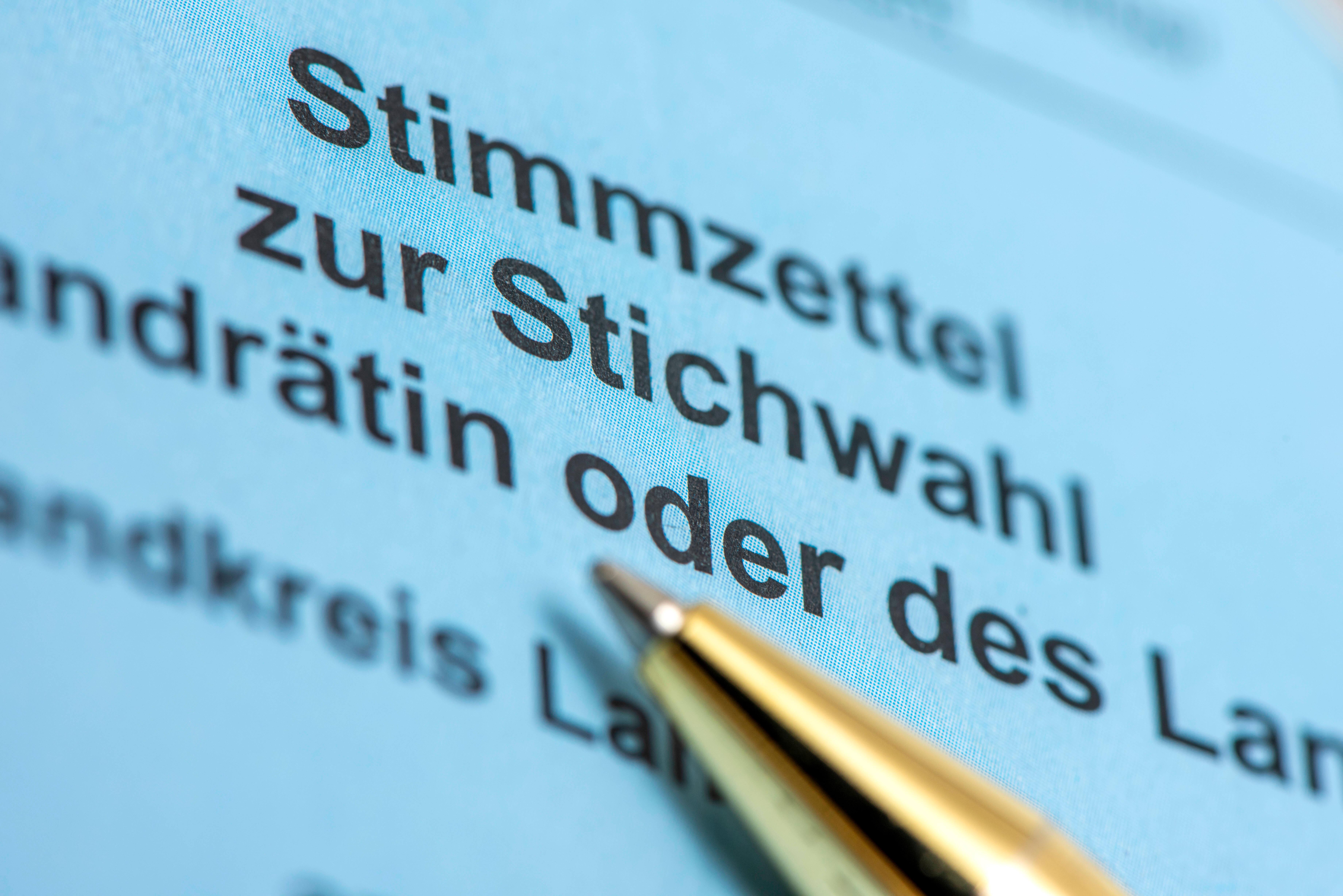 Stimmzettel für die Stichwahl der Kommunalwahlen in Bayern am 22. März 2026