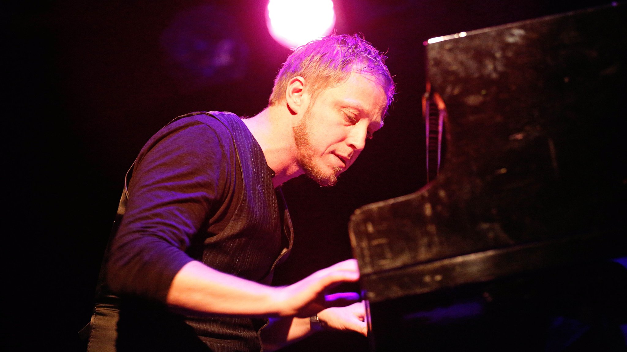Martin Tingvall am Klavier | Bild: picture alliance / Jazzarchiv | Jazz Archiv/Michi Reimers Martin Tingvall am Klavier