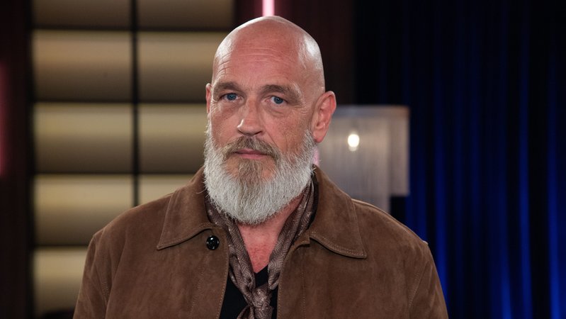 Hat vorerst alle Auftritte abgesagt: der Kabarettist Torsten Sträter | Bild: picture alliance / SvenSimon | Malte Ossowski/SVEN SIMON Hat vorerst alle Auftritte abgesagt: der Kabarettist Torsten Sträter