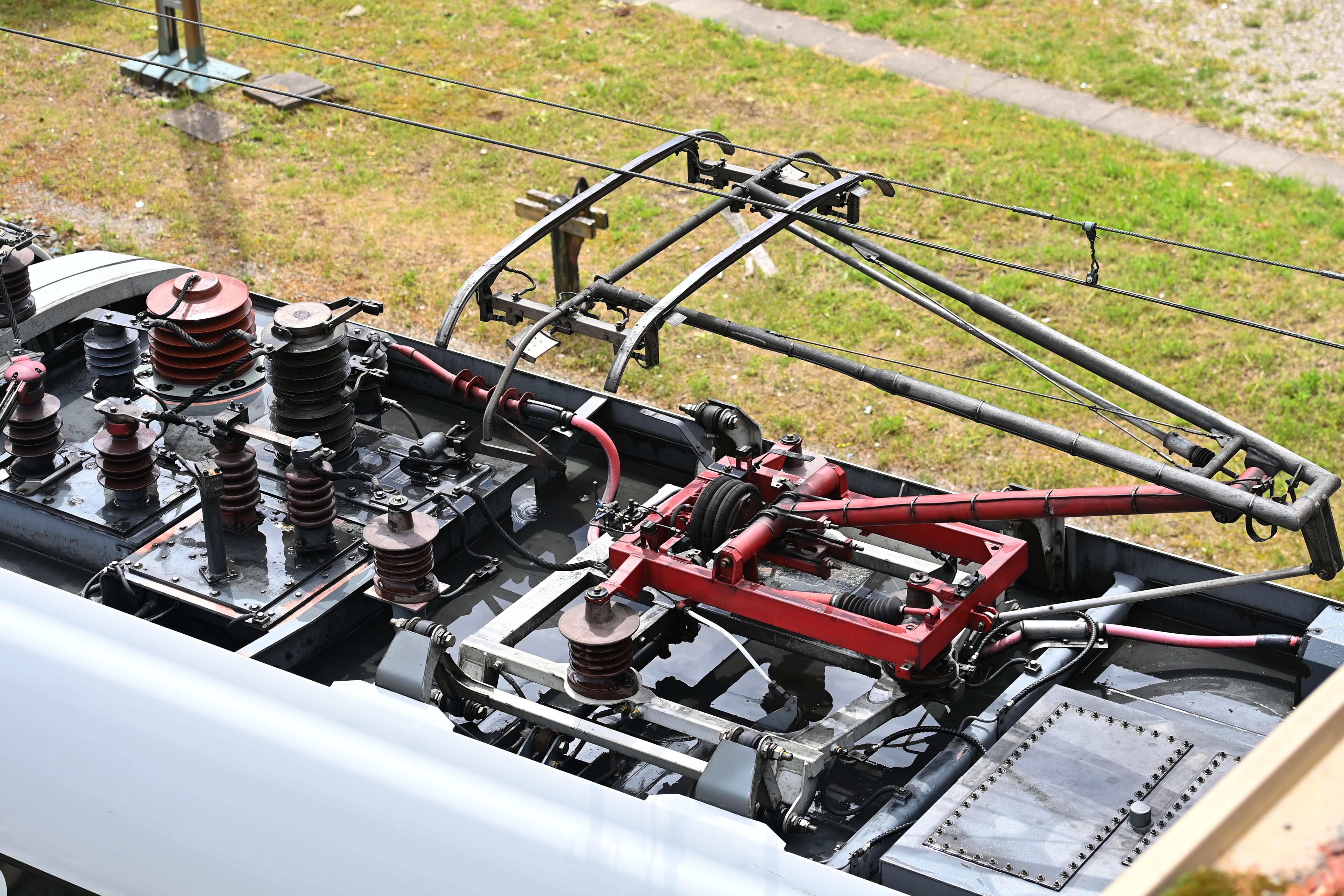 Stromabnehmer eines ICE-Zuges