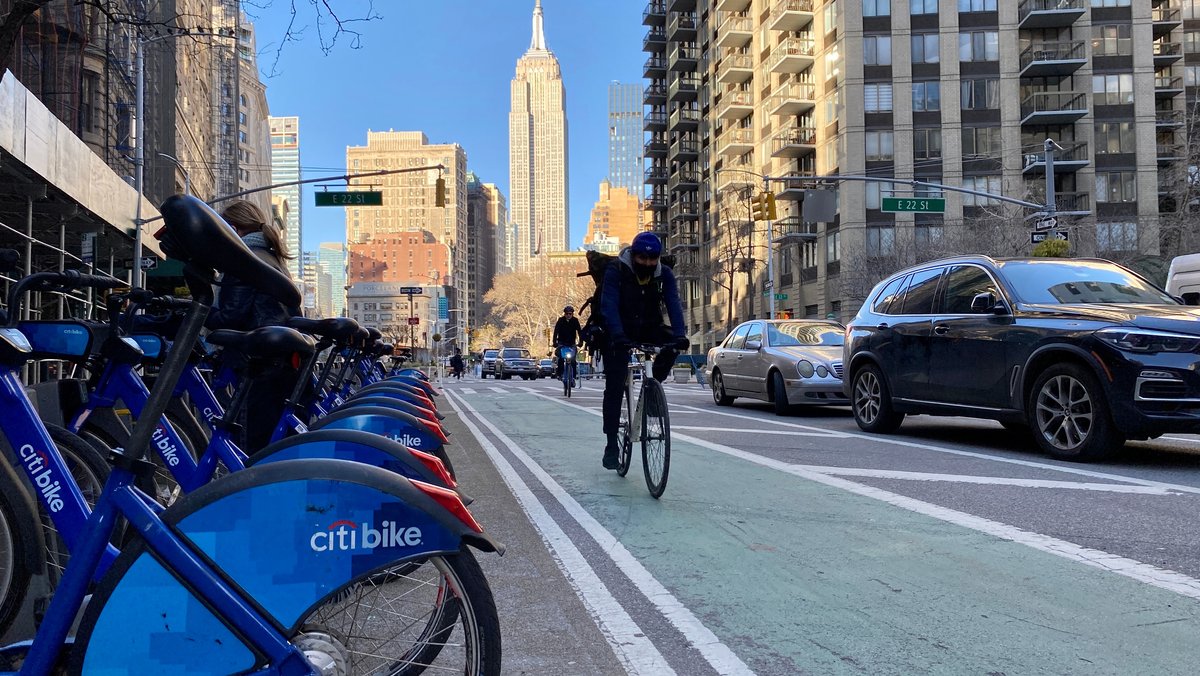 New York erlebt einen Fahrrad-Boom. Aber wer sich in aufs Rad setzt, muss  alle Sinne beisammen haben. Denn extra Spuren gibt es nicht immer.