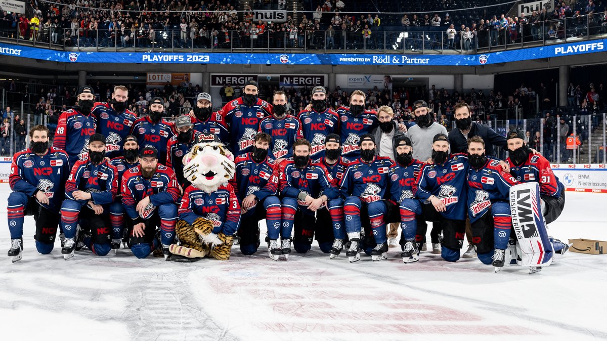 Nürnberg Ice Tigers-Team mit Bärten