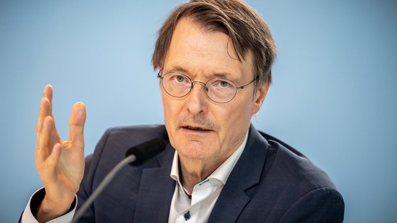 Bundesgesundheitsminister Karl Lauterbach (SPD). | Bild: dpa-Bildfunk/Michael Kappeler Bundesgesundheitsminister Karl Lauterbach (SPD).