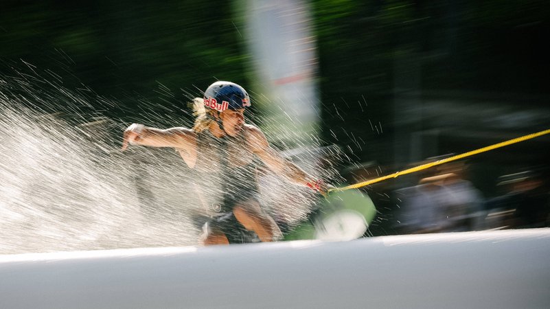 Wakeboarder beim Munich Mash | Bild: picture-alliance/dpa Wakeboarder beim Munich Mash