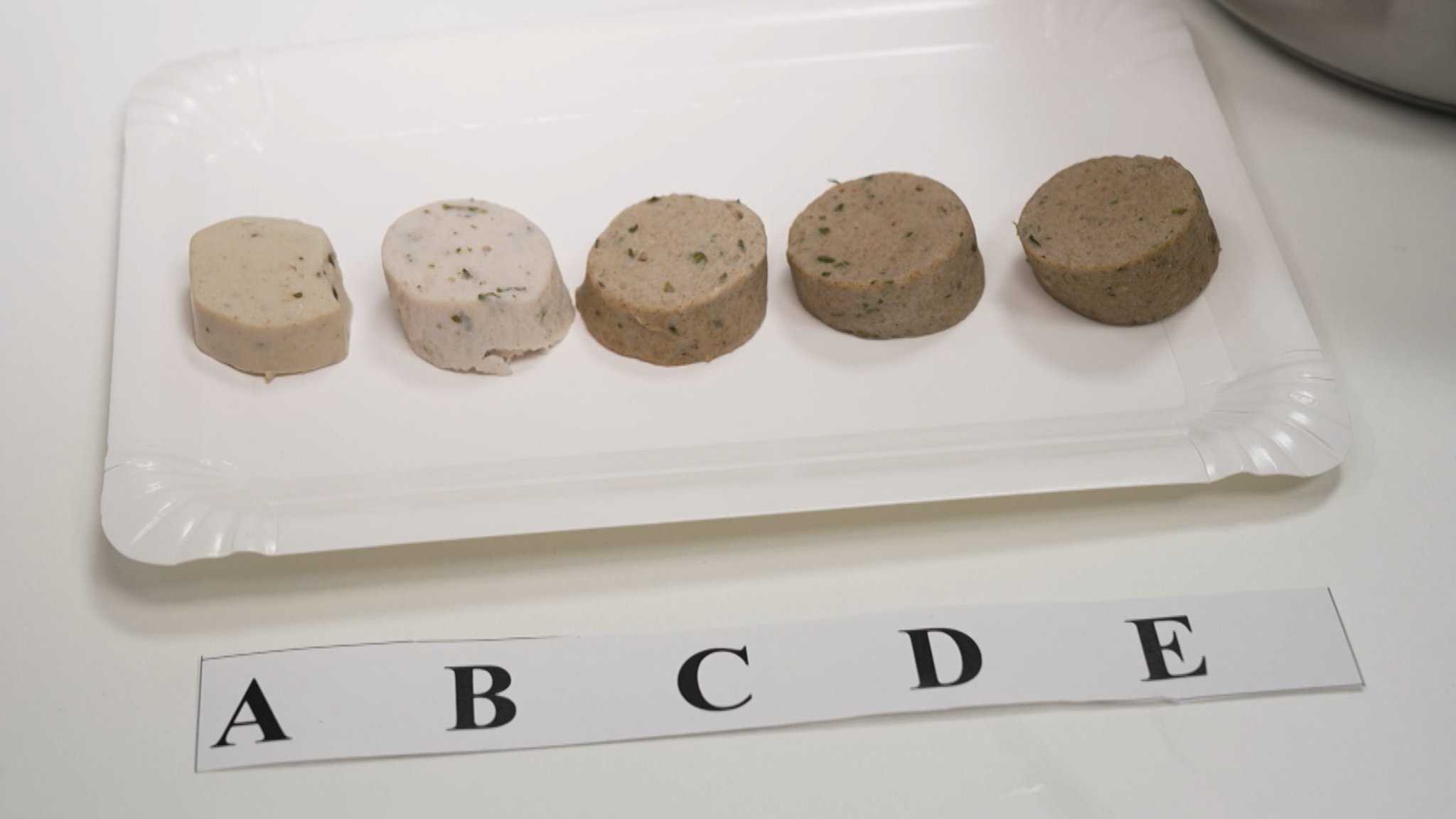 Am Campus Kulmbach wird an einer Variante gearbeitet, die eingefleischte Weißwurst-Fans überfordern könnte. | Bild: BR Am Campus Kulmbach wird an einer Variante gearbeitet, die eingefleischte Weißwurst-Fans überfordern könnte.