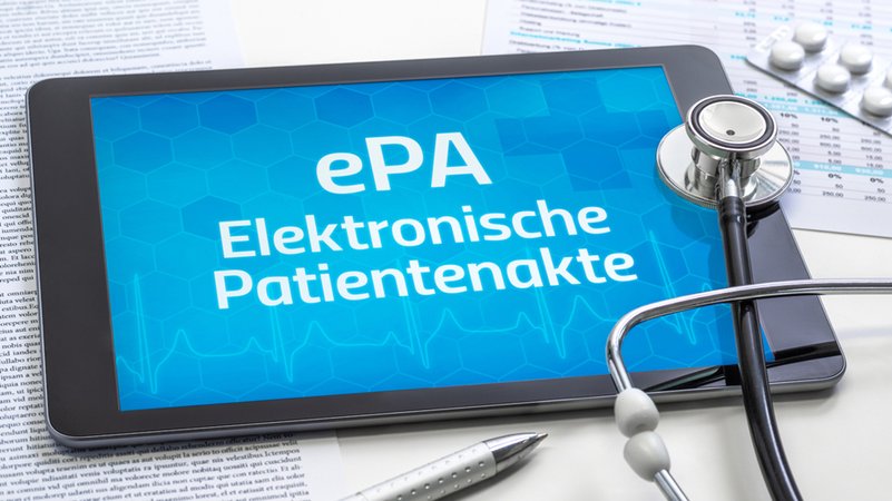 Tablet mit dem Text ePA Elektronische Patientenakte. | Bild: stock.adobe.com/Zerbor Tablet mit dem Text ePA Elektronische Patientenakte.