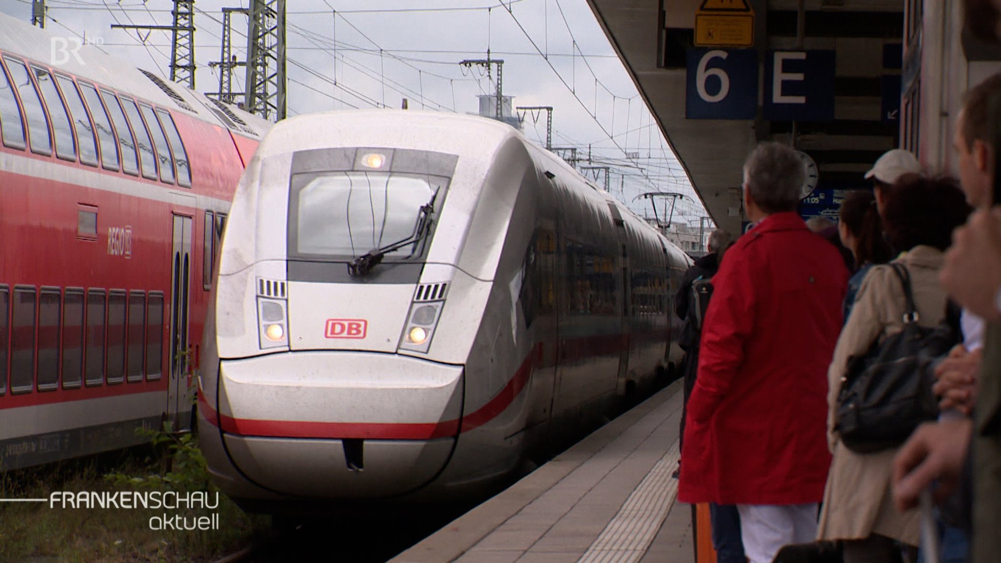 Blick in die Haupthalle des Nürnberger Hauptbahnhofs