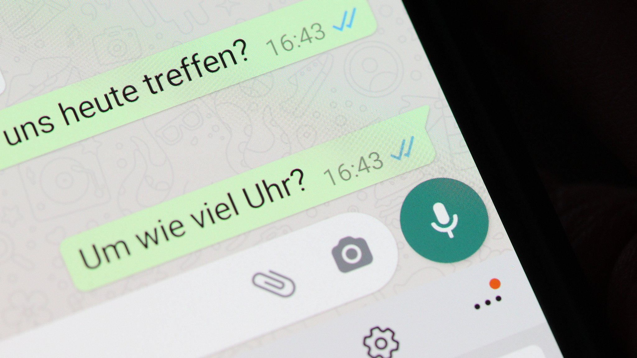 In der echten WhatsApp-App gibt es weiterhin maximal zwei Haken pro Nachricht