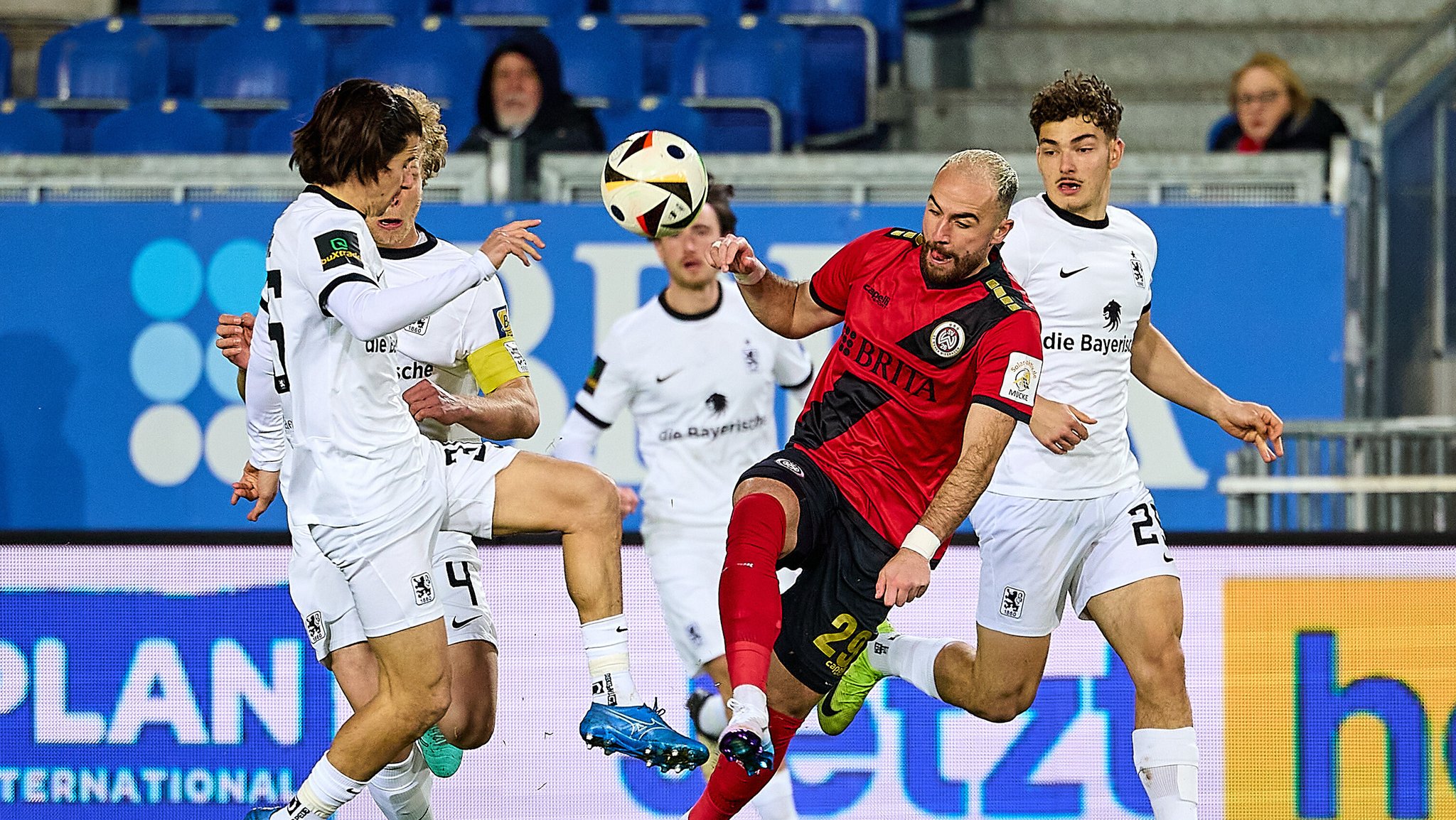 TSV 1860 München: Abwehrschlacht bringt Punkt in Wiesbaden